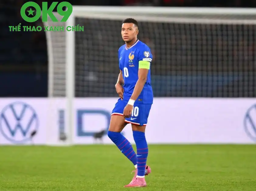 Mbappe bỏ ngỏ khả năng ra sân thi đấu sau khi phải rời sân vì chấn thương ở trận đấu với Azerbaijan (Ảnh: Goal)